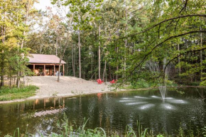 Brand New Calvert's Copper Cabin for Couples, Hot Tub, Free Firewood